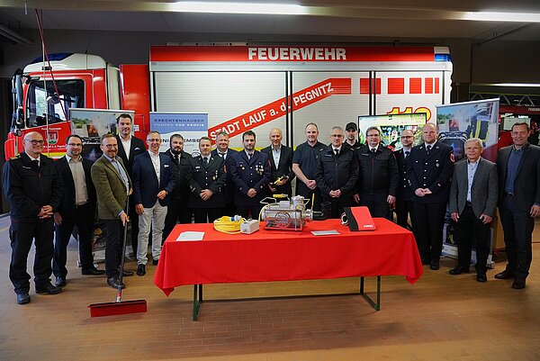 Spenden der Sparkasse Nürnberg und der Versicherungskammer Bayern ermöglichen neue Ausrüstung für die Feuerwehr 